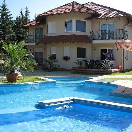 Happy Sun Medences Apartman Siofok Bagian luar foto