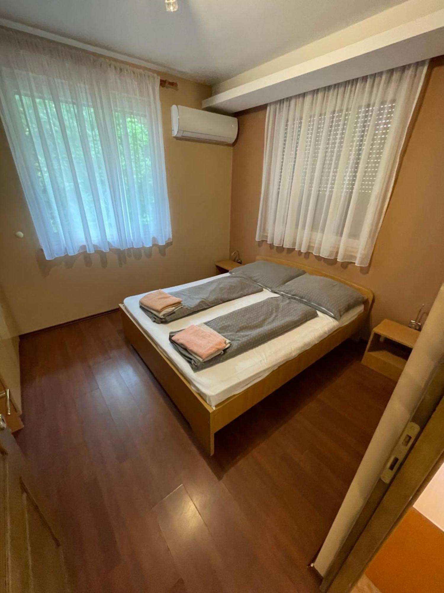 Happy Sun Medences Apartman Siofok Bagian luar foto