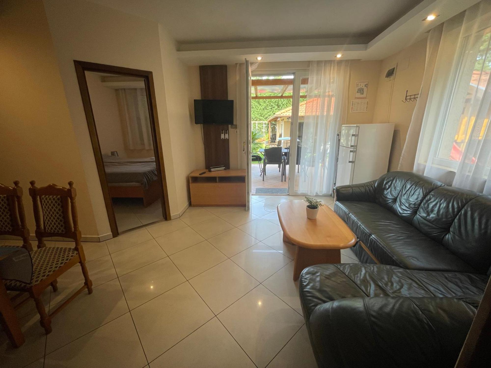 Happy Sun Medences Apartman Siofok Bagian luar foto