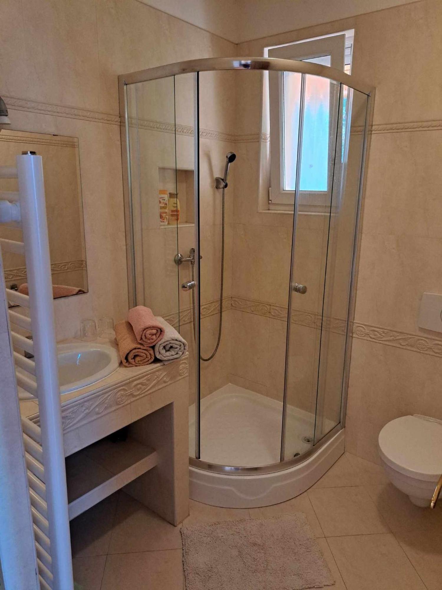 Happy Sun Medences Apartman Siofok Bagian luar foto