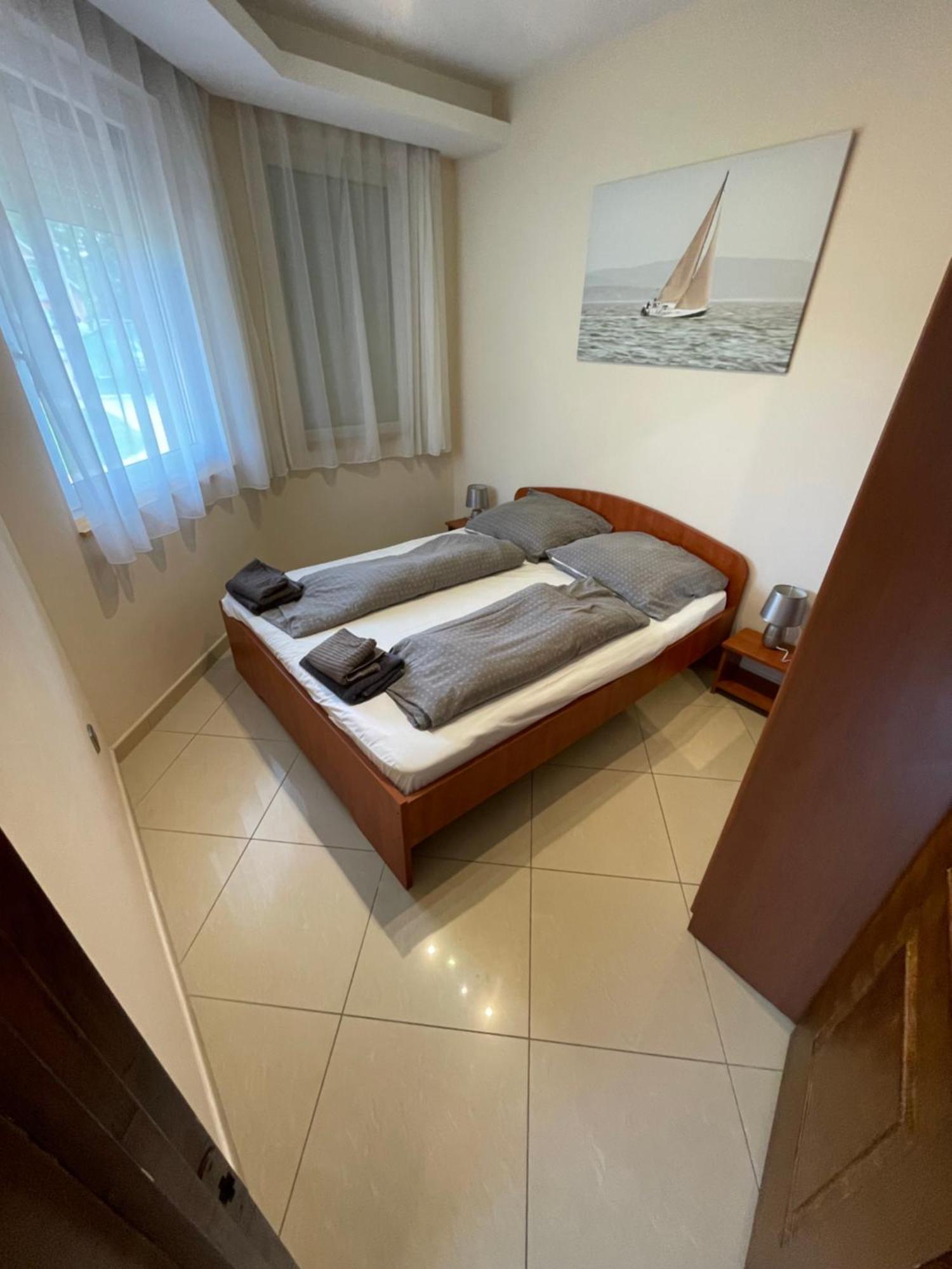 Happy Sun Medences Apartman Siofok Bagian luar foto