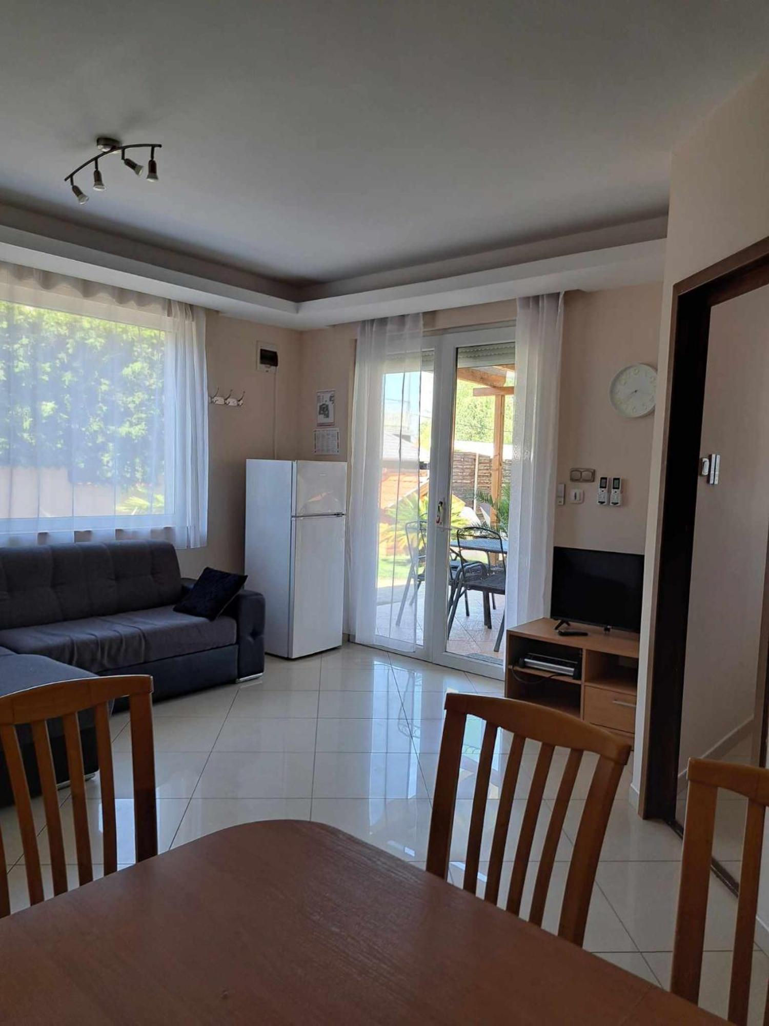Happy Sun Medences Apartman Siofok Bagian luar foto