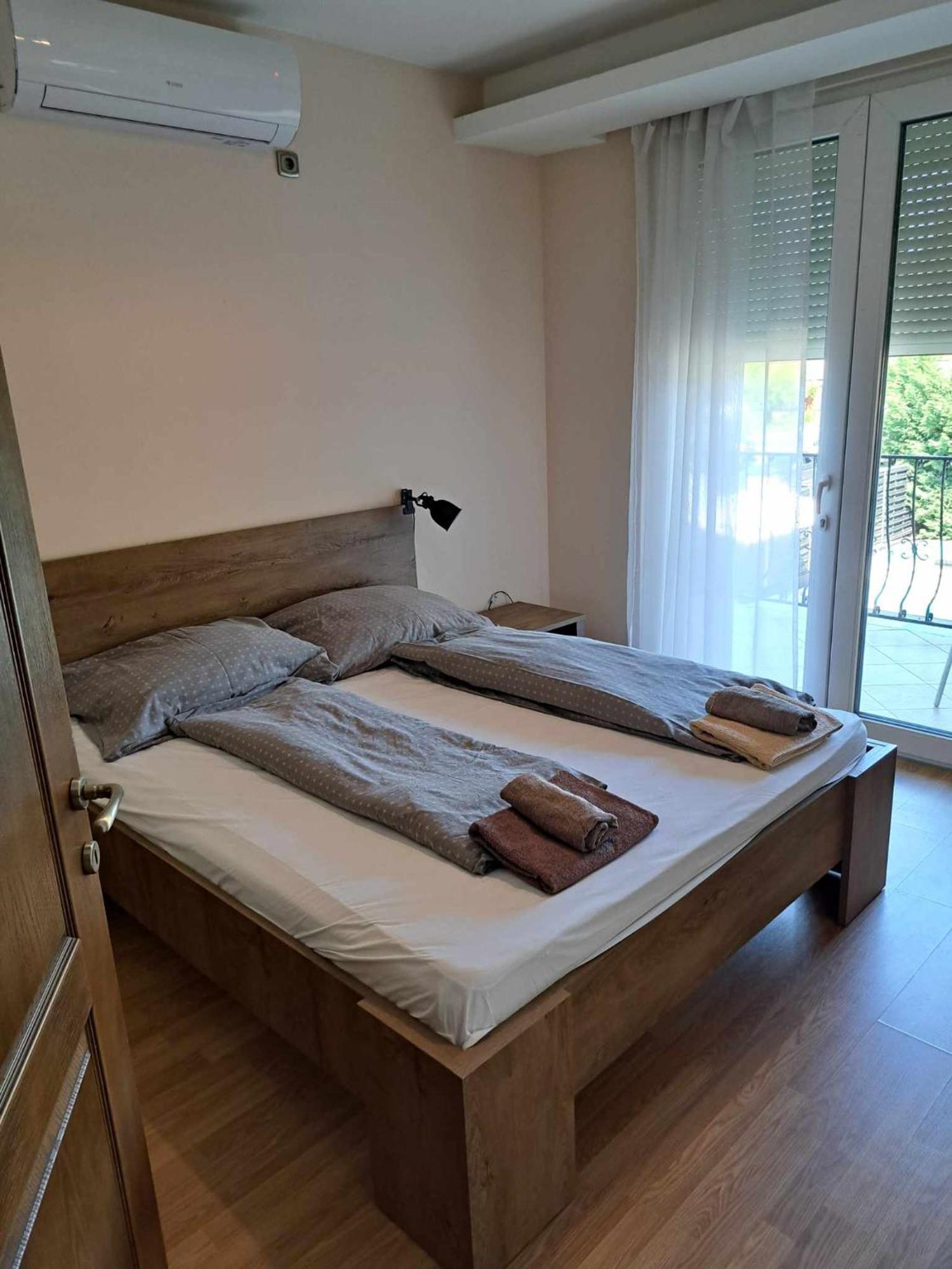 Happy Sun Medences Apartman Siofok Bagian luar foto